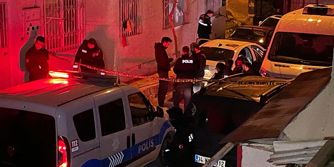 Otomobilin içinden ağzı ve yüzü bezle kapatılmış erkek cesedi çıktı
