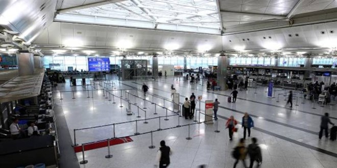 Havalimannda rahatszlanan yolcunun midesinden 12 kapsl kokain karld