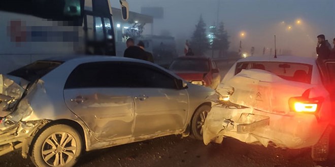 20 araç birbirine girdi, 31 kişi yaralandı