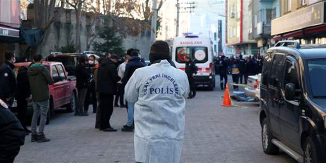 Alacak meselesinden tartıştığı 3 kuzenini silahla öldürdü