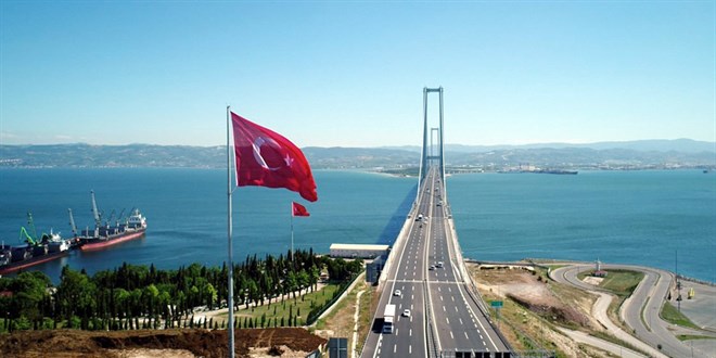 Osmangazi Köprüsü'nde yılbaşı gecesi zamlı tarife için mi beklettiler?