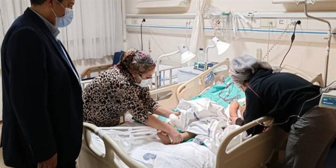 Tedavisi süren küçük Asiye oyuncak ve hamburger istedi