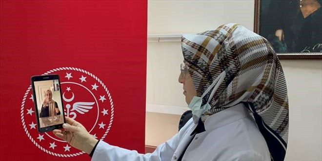 Hastalar ilaçlarını sanal ortamdaki doktor gözetiminde içiyor