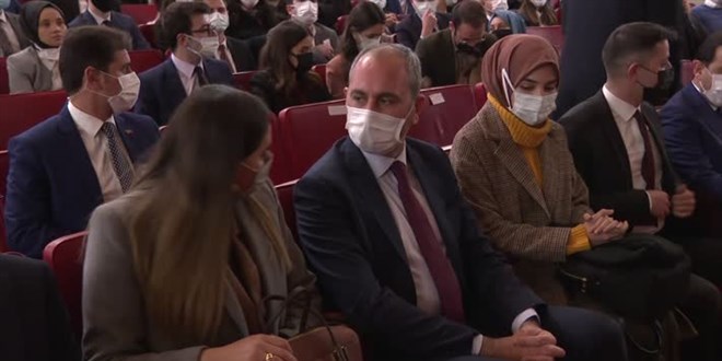 Bakan Gül hakim ve savcı adaylarıyla izlediği 'Reis Bey' oyununu yorumladı