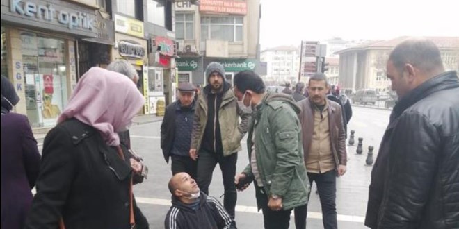 Gaziantep'te emekleyerek dilenen �ah�s, zab�tay� g�r�nce y�r�meye ba�lad�