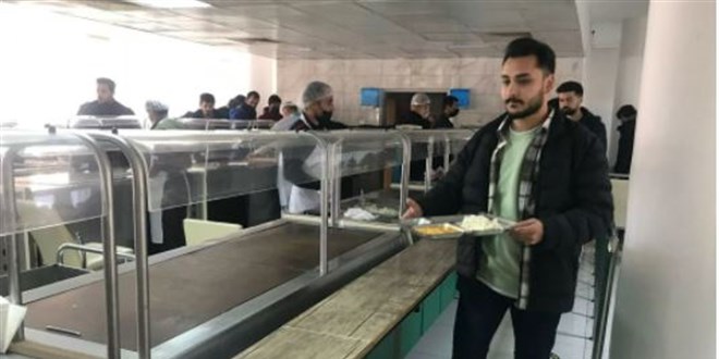 Sigaray� b�rakt�, biriktirdi�i parayla 4 bin 500 ��renciye yemek fi�i da��tt�