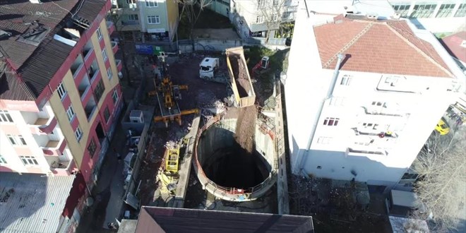 İBB durdurduğu metro inşaatının tünellerini molozla kapatıyor