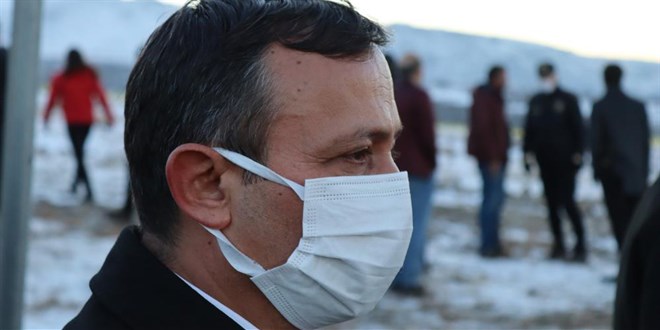 Kazada 2 öğrenci hayatını kaybetti, Rektör gözyaşlarını tutamadı