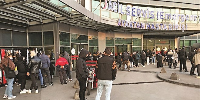 Test kuyruğu sokaklara taştı, acillere başvuruda iki kat artış