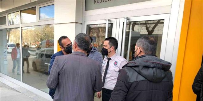 Sahte polisler ikinci kez doland�rmaya �al��t�, ger�ek polis dakikalarca dil d�kt�
