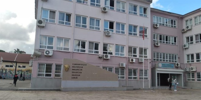 Veliler 'depreme dayanıksız' dedikleri okulun tahliyesini istedi