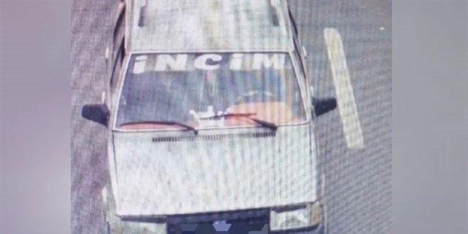 Hırsızlık şüphelileri otomobilin ön camındaki yazıdan yakalandı