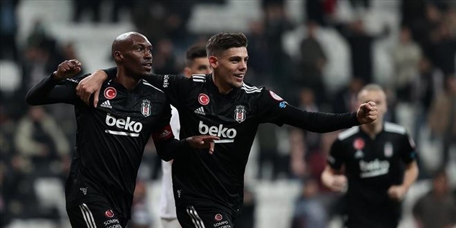 Beşiktaş'ta 2 futbolcunun daha Kovid-19 testi pozitif çıktı