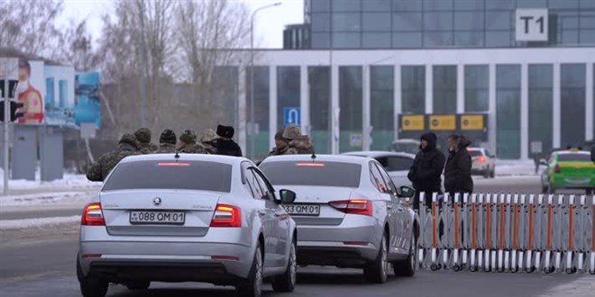 Kazakistan'ın başkenti Nur Sultan'da hayat OHAL şartları altında devam ediyor