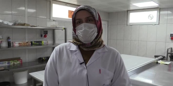 43 yaşındaki anne çocuklarına örnek olmak için üniversiteyi bitirip işe başladı
