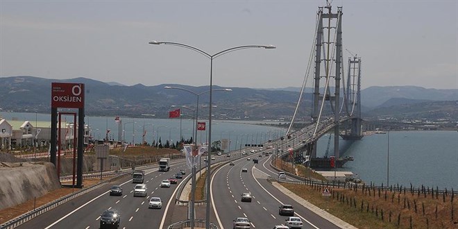 Osmangazi Köprüsü'nden yılbaşı gecesi geçenlere ücret iadesi