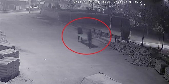 Okul kapısını çalan 3 şüpheliden biri tutuklandı