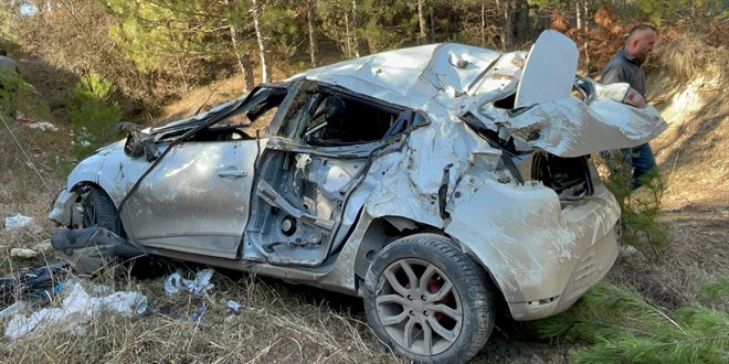 Karabük'te şarampole devrilen otomobildeki 3 sözleşmeli er yaralandı