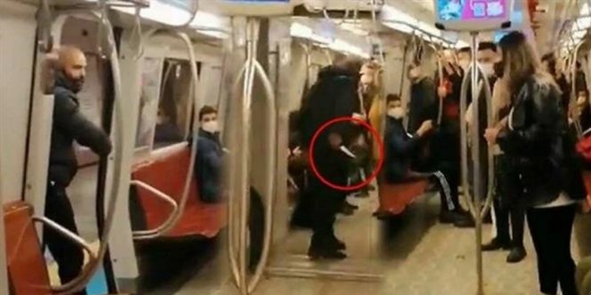 Metrodaki bıçaklı saldırgan kadın polisten 'beni dövdü' diye şikayetçi olmuş