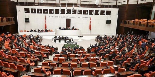 Tüm partiler sıcak bakıyor... Emekli vekillerin maaşına zam gündemde