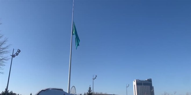Kazakistan'da Ulusal Yas Günü nedeniyle ülke genelinde bayraklar yarıya indirildi