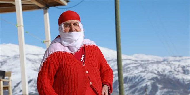 �ocukken g�rd��� r�yan�n etkisiyle 67 y�ld�r k�rm�z� giyiniyor