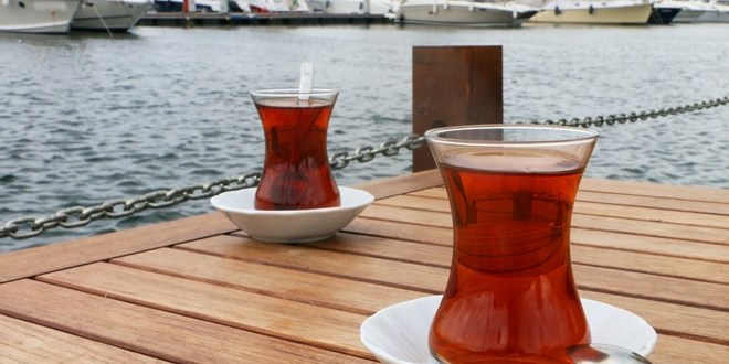 Şiddet uygulayan kocasıyla 'iş yerinde çay içmek' şartıyla uzlaştı