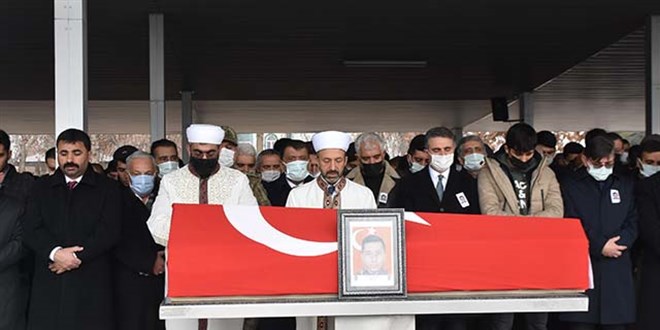 Silah kazasında hayatını kaybeden polis memuru toprağa verildi