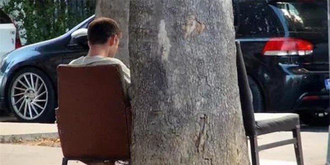 Kadıköy'de değnekçilik yapan iki kişi suçüstü yakalandı