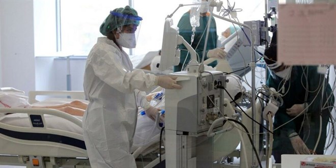 Kovid-19 tedavisi gören yaşlı çift bir gün arayla vefat etti