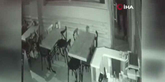 Telsiz açıp polis süsü verdikten sonra gasp ediyorlar