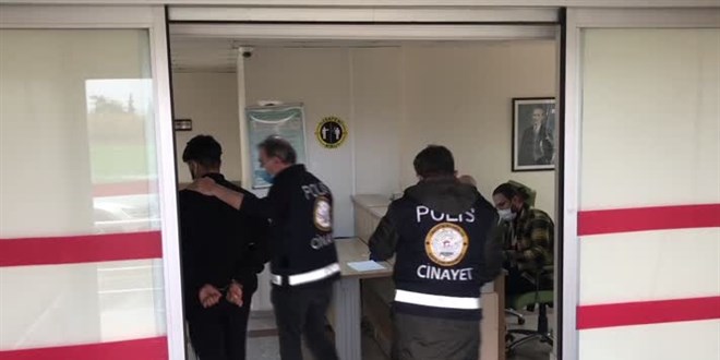 Şakalaştığı arkadaşını kazara bıçakladı, tutuklandı