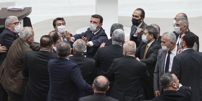 Meclis'te 'edepsiz' gerginliği! Oturuma ara verildi