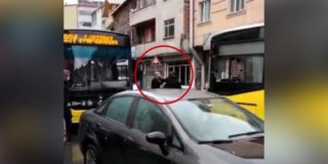 Tartıştığı İETT şoförüne silah çekip tokat attı