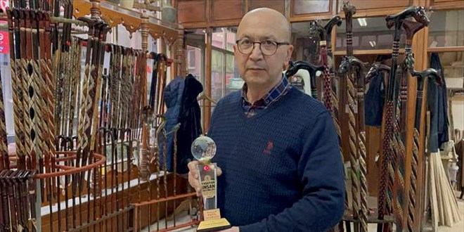 Baston ustası 'Yaşayan İnsan Hazineleri' ödülünü kazanmanın gururunu yaşıyor