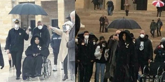 Bülent Ersoy'a şemsiye tutan subaya inceleme