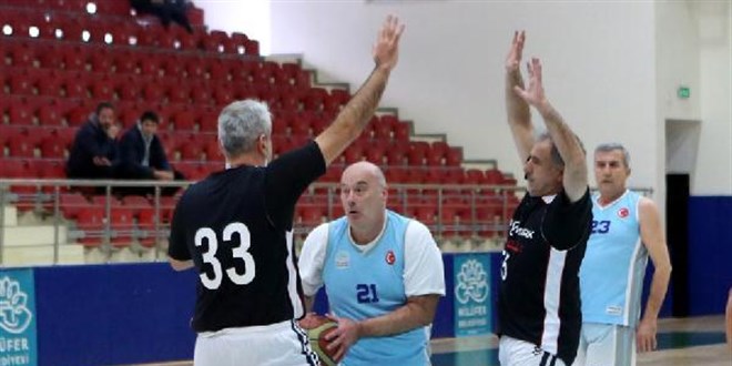 Öğretim üyesi, basketbol turnuvasında kalp krizi geçirmiş