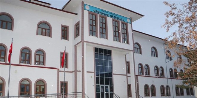 Öğrencinin ağabeyi, okulda tartıştığı müdürü omzundan bıçakladı