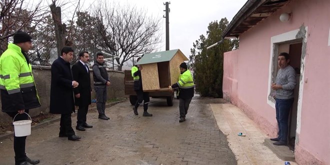 Bu ilçede sokak hayvanı sahiplenenlere 15 ton içme suyu ücretsiz