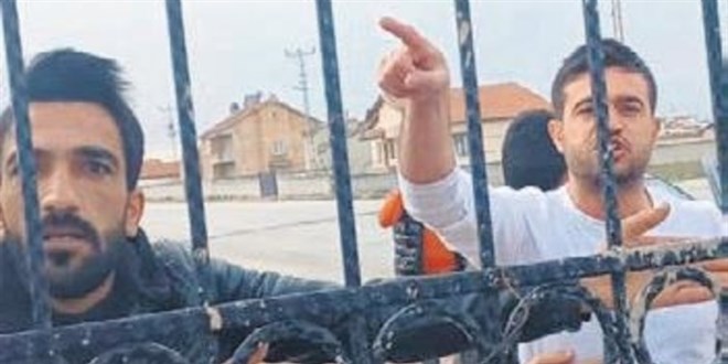 Doktoru zorla d��ar� ��kar�p darp ettiler