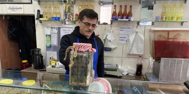 Tur�ucudan ilgin� tepki...Dolar tur�usu kurdu