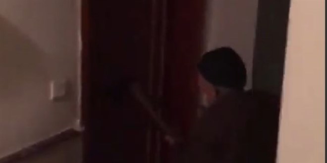 Zammı kabul etmeyen kiracının kapısını baltayla kırdı