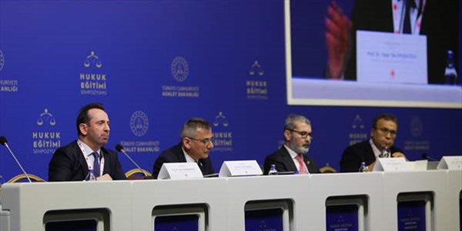 'Her hukuk fakültesinde mutlaka bir duruşma salonu olmalı'