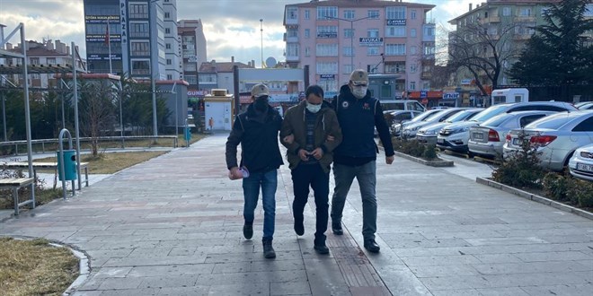 Görevdeki iki öğretmen FETÖ'den gözaltına alındı