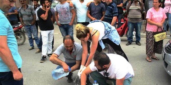 Otobüs çarptı, ilk müdahaleyi yoldan geçen hemşire yaptı