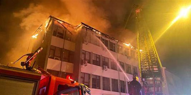 Kastamonu'da kamu kurumlarının bulunduğu binadaki yangın söndürüldü