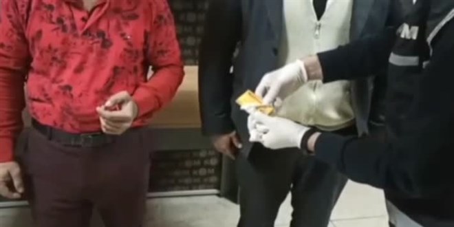 Ehliyet sınavında düzenekle kopya çeken 3 zanlı yakalandı
