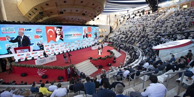 CHP'de kurultay, 1 yıl ertelendi
