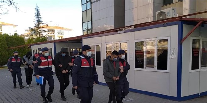 Böyle komşu düşman başına! Yaşadığı sitenin aküsünü çaldı