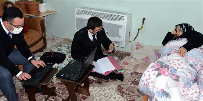 Hasta kadın adliyeye gidemeyince mahkeme evde yapıldı